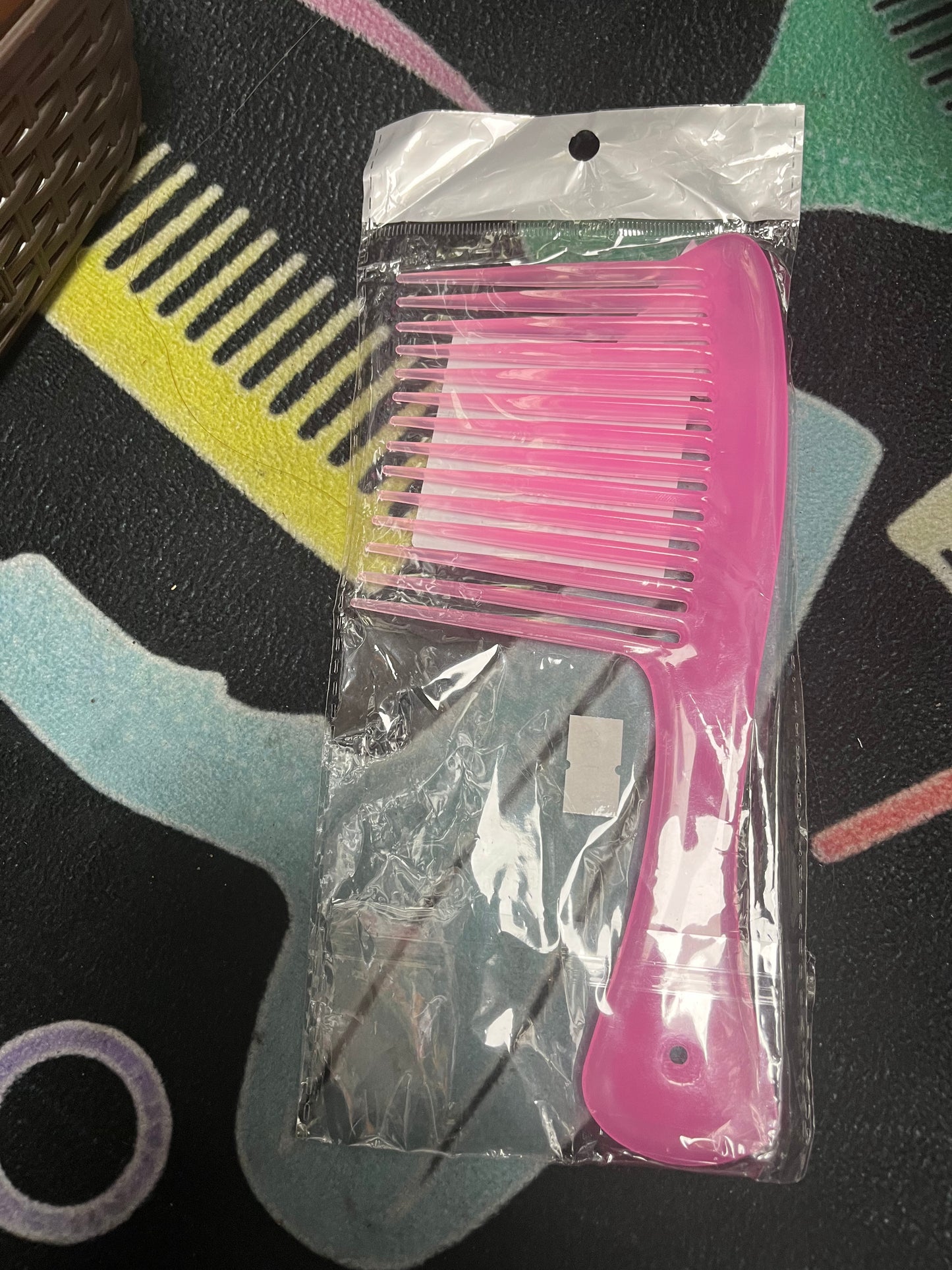 Pick style comb