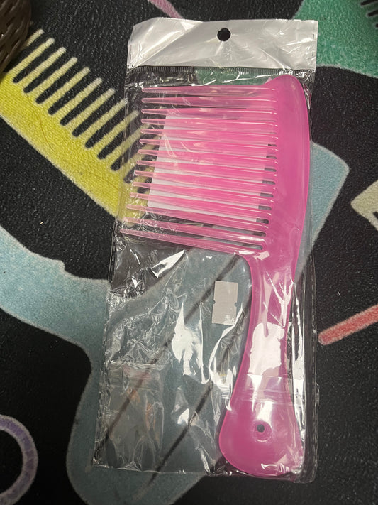 Pick style comb